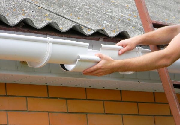 Gutter Hanging in Ball Ground
